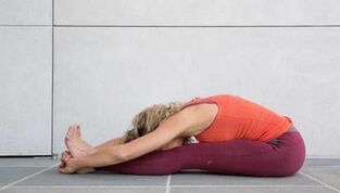 јога вежби за слабеење на стомакот